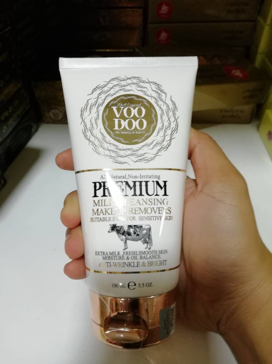 VOODOO PREMIUM牛奶卸妆清洁洗面奶 โฟมวูดูขาว