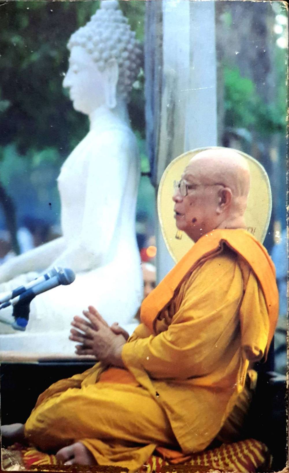 แผ่วผ่านธารน้ำไหล