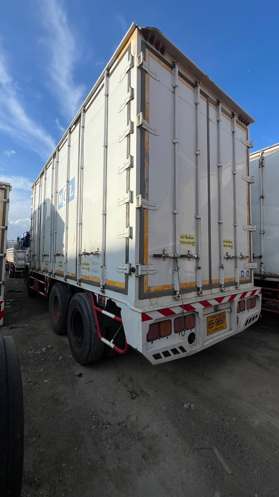 10ล้อตู้ทึบ10บาน6.2ม.NISSANนิสสันยูดี 254 แรงม้าปี48ตามสภาพ350,000บ4091มี3คัน(A)