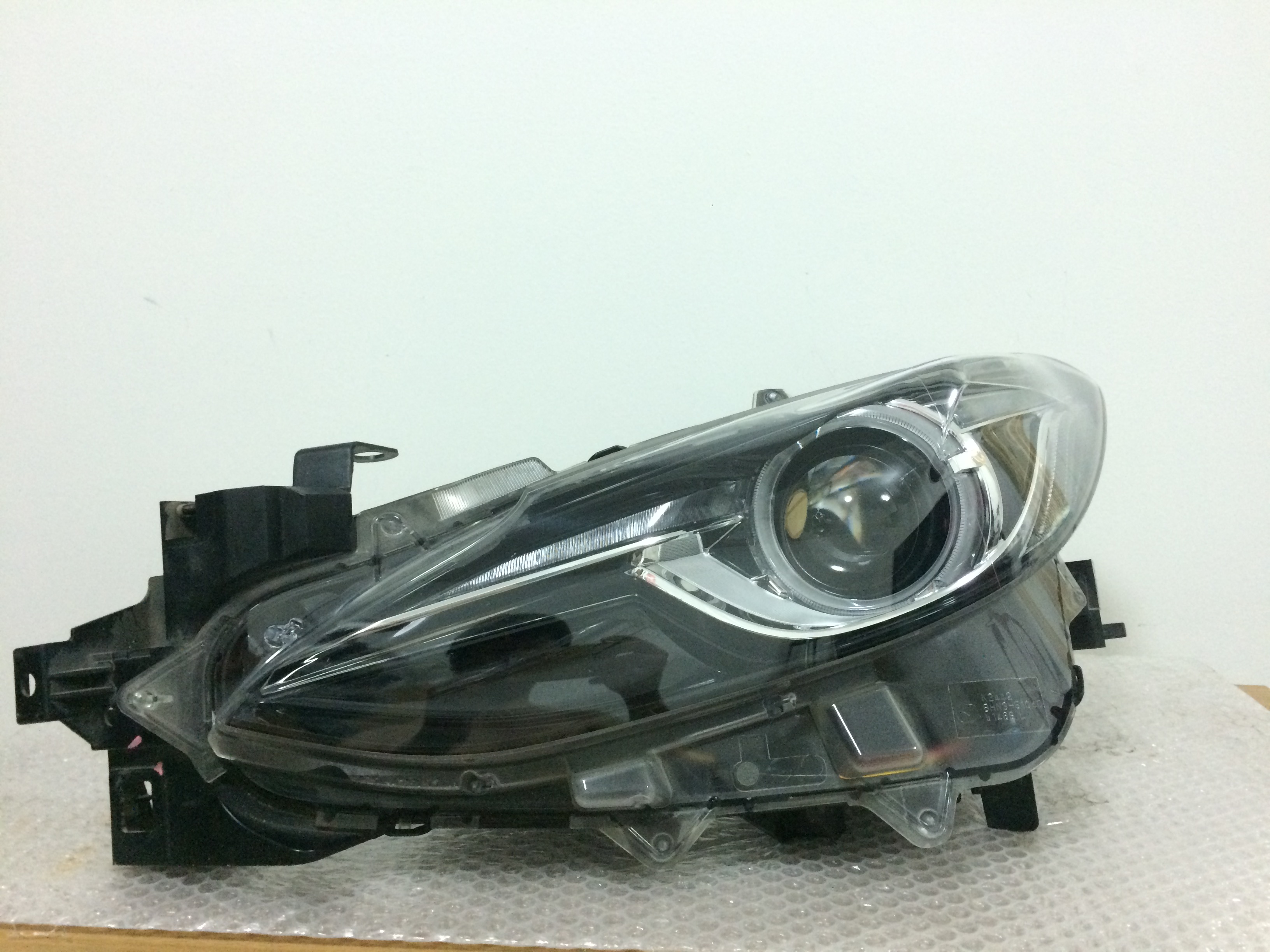 ไฟหน้า Mazda 3 sky activ 2015 Top model head light - HID xenon ข้างL