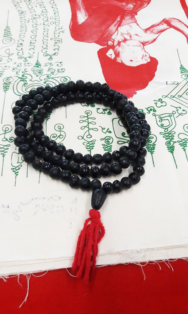 ประคำผงเหล็กน้ำพี้ ปี 2543 แยกจากพระบูชา รุ่นรวยทันใจปี 2543 จำนวน 1 เส้น