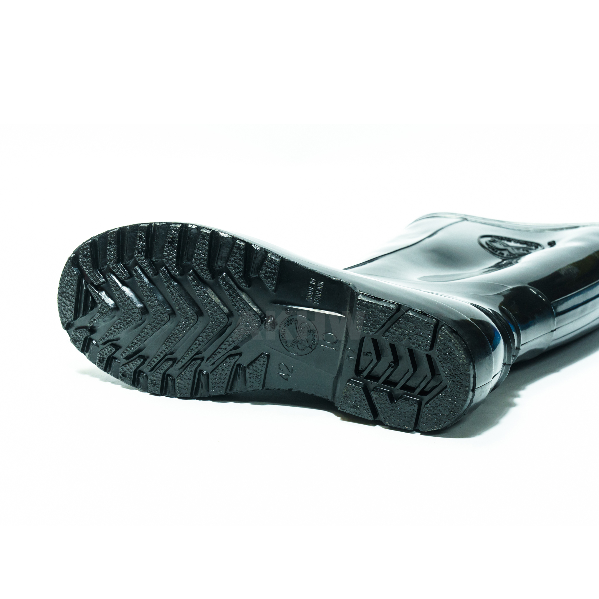 รองเท้าบูทยางตรากล้องยาสูบ รุ่น สีดำ กันน้ำ ทนทาน ของแท้[ขายส่ง]