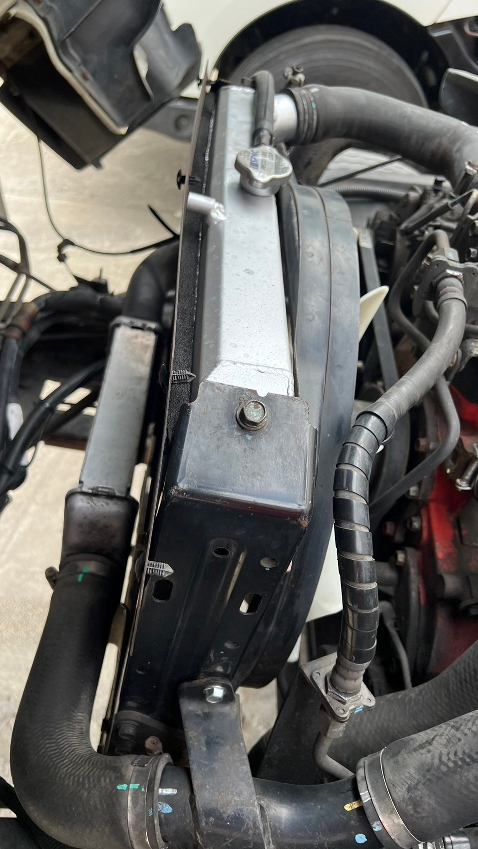 6ล้อตู้ทึบ4.9ม.4บานHINO DUTRO 121แรง ปี2547 โบอินเตร์ ยาว4.9ม สด 195,000 บ.9617