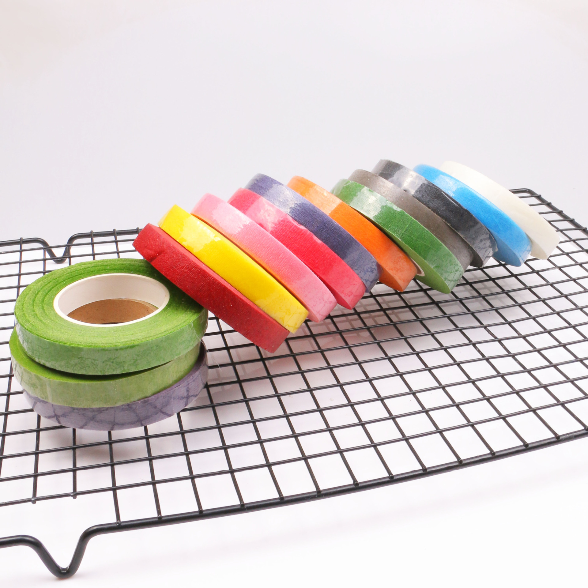 เทปสีเขียวเข้มพันก้านดอกไม้เหมาะสำหรับงานหัตถกรรมประดิษฐ์ดอกไม้ต่างๆหรือพวกต้นไม้ประดิษฐ์