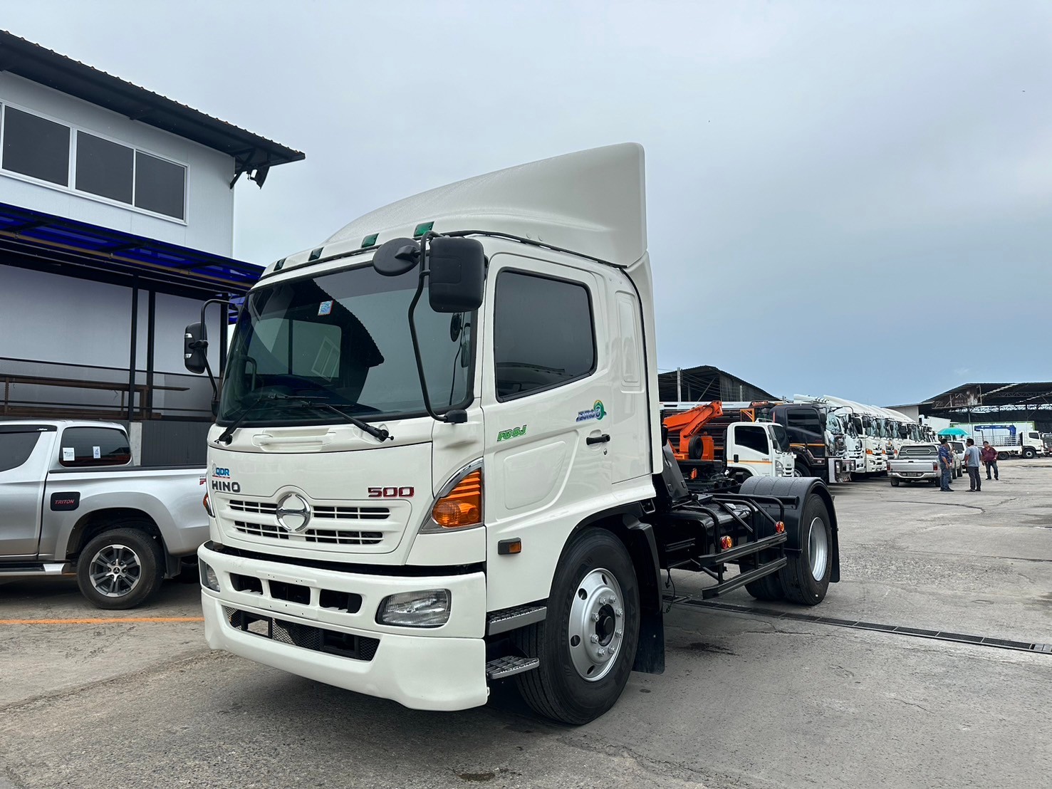 6ล้อหัวลากFG8J HINO500 212แรง ปี2558 ตามสภาพหรือเก็บงาน990,000บ.6022