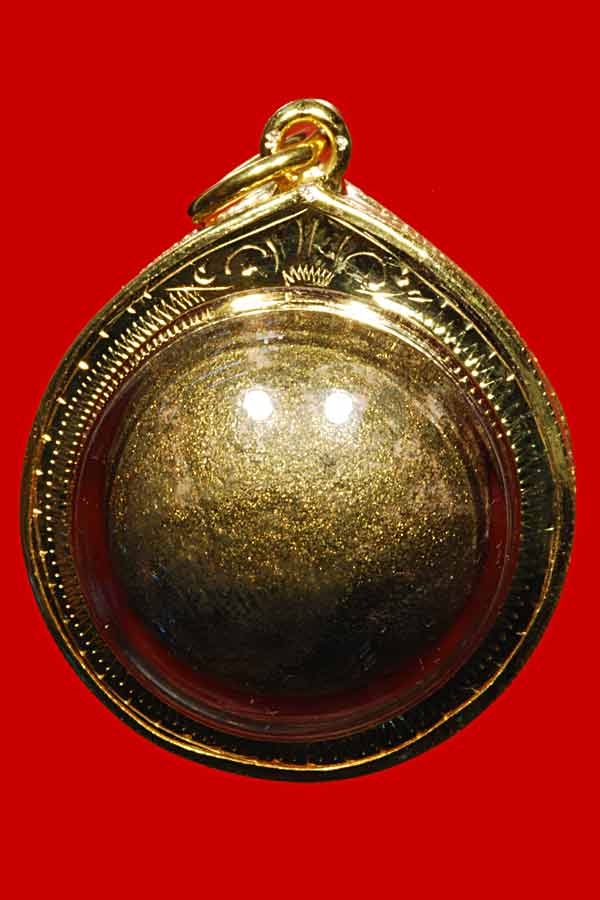 (2) ลูกอมผงพรายกุมาร ขนาดใหญ่ 1.5 cm. เนื้อชมพู เลี่ยมทองพร้อมบูชา