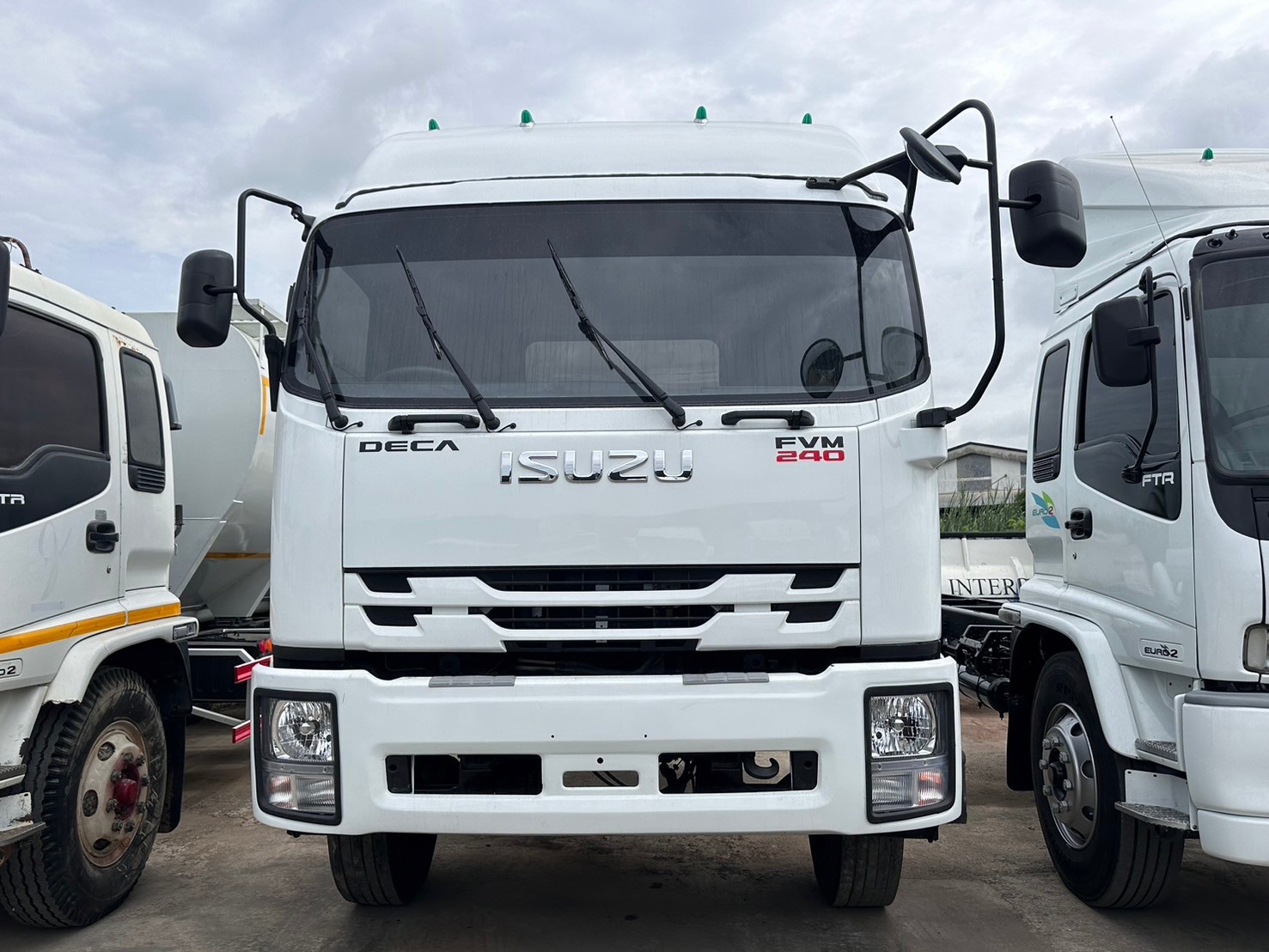 10ล้อคัดซี7.5ม. ISUZU FVM 240 ปี2552-53ราคา 820,000บ.Pro790,000บ.0169-0124มี2คัน