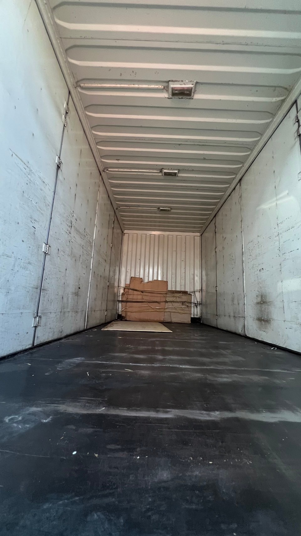 10ล้อตู้ทึบ10บาน6.2ม.NISSANนิสสันยูดี 254 แรงม้าปี48ตามสภาพ350,000บ4091มี3คัน(A)