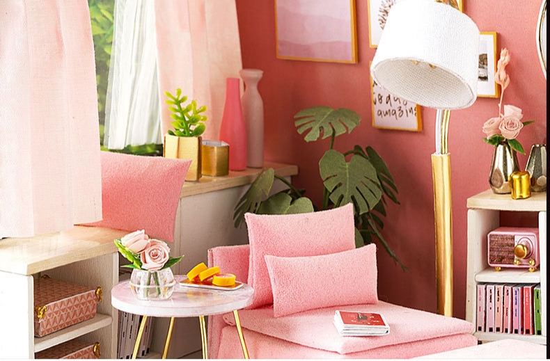 โมเดลห้องนั่งเล่นจำลองพร้อมโซฟาสีชมพูแสนหวานDINING IN THE DREAM