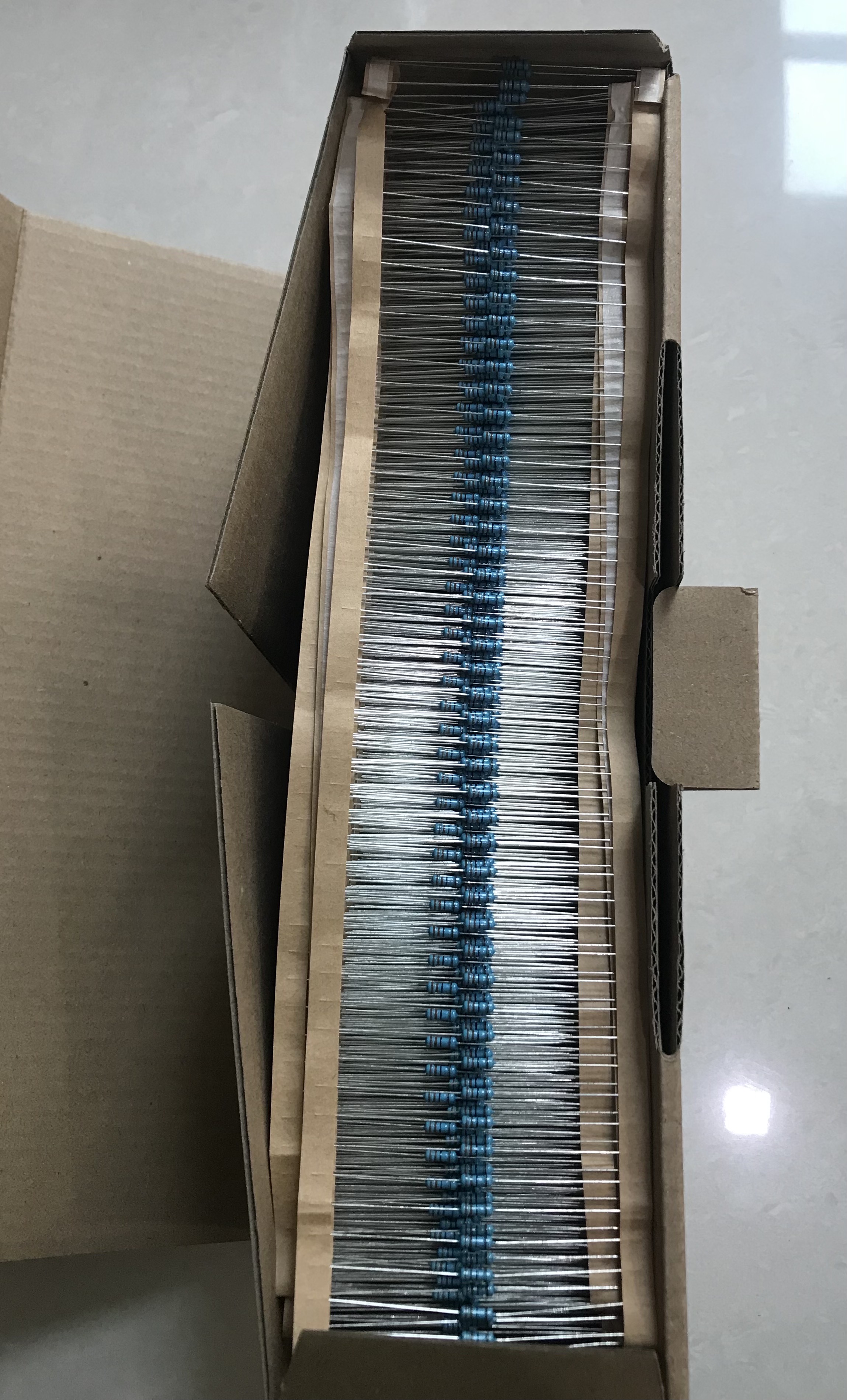 3.3R 1/4W 金属膜Metal Film 1% (1ชุดมี100ตัว)