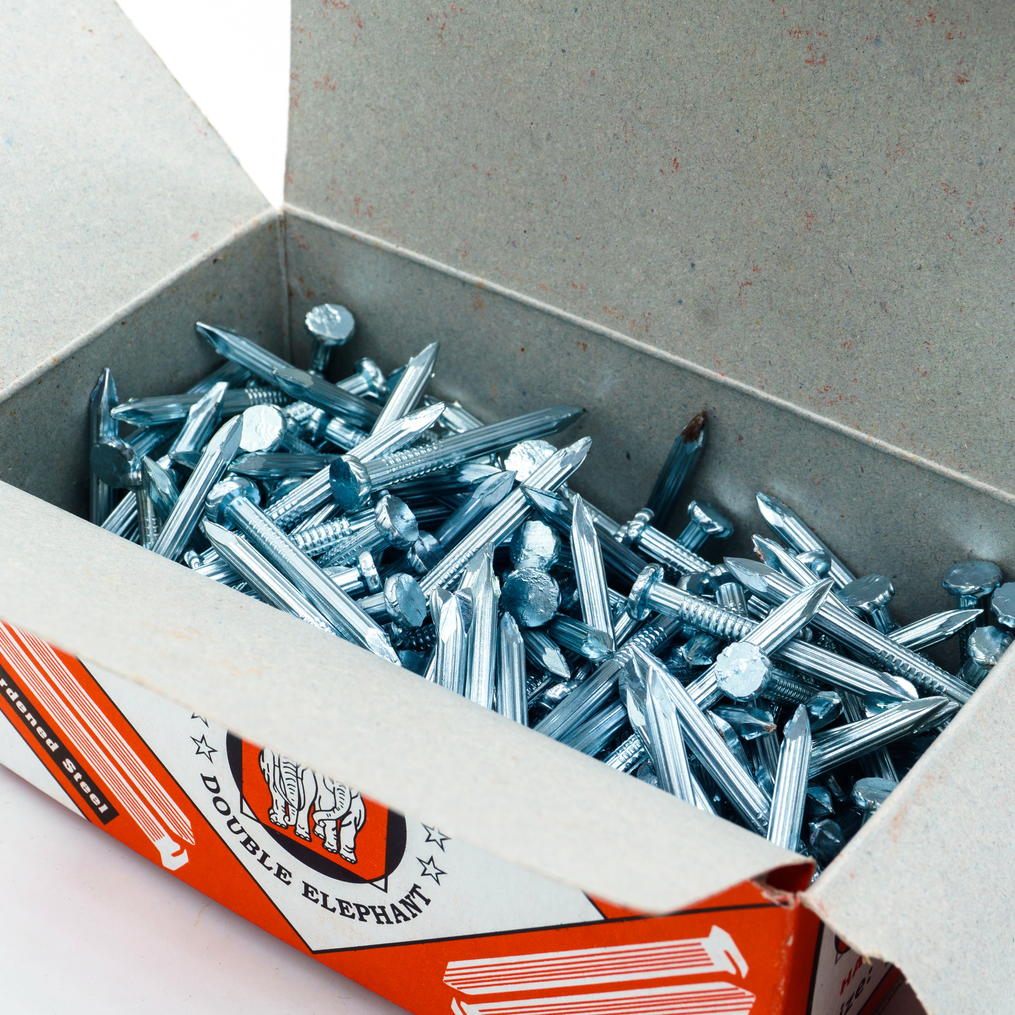 ตะปูคอนกรีตชุบแข็ง ตราช้างคู่ (ราคาต่อกล่อง) [ขายปลีก/ส่ง]