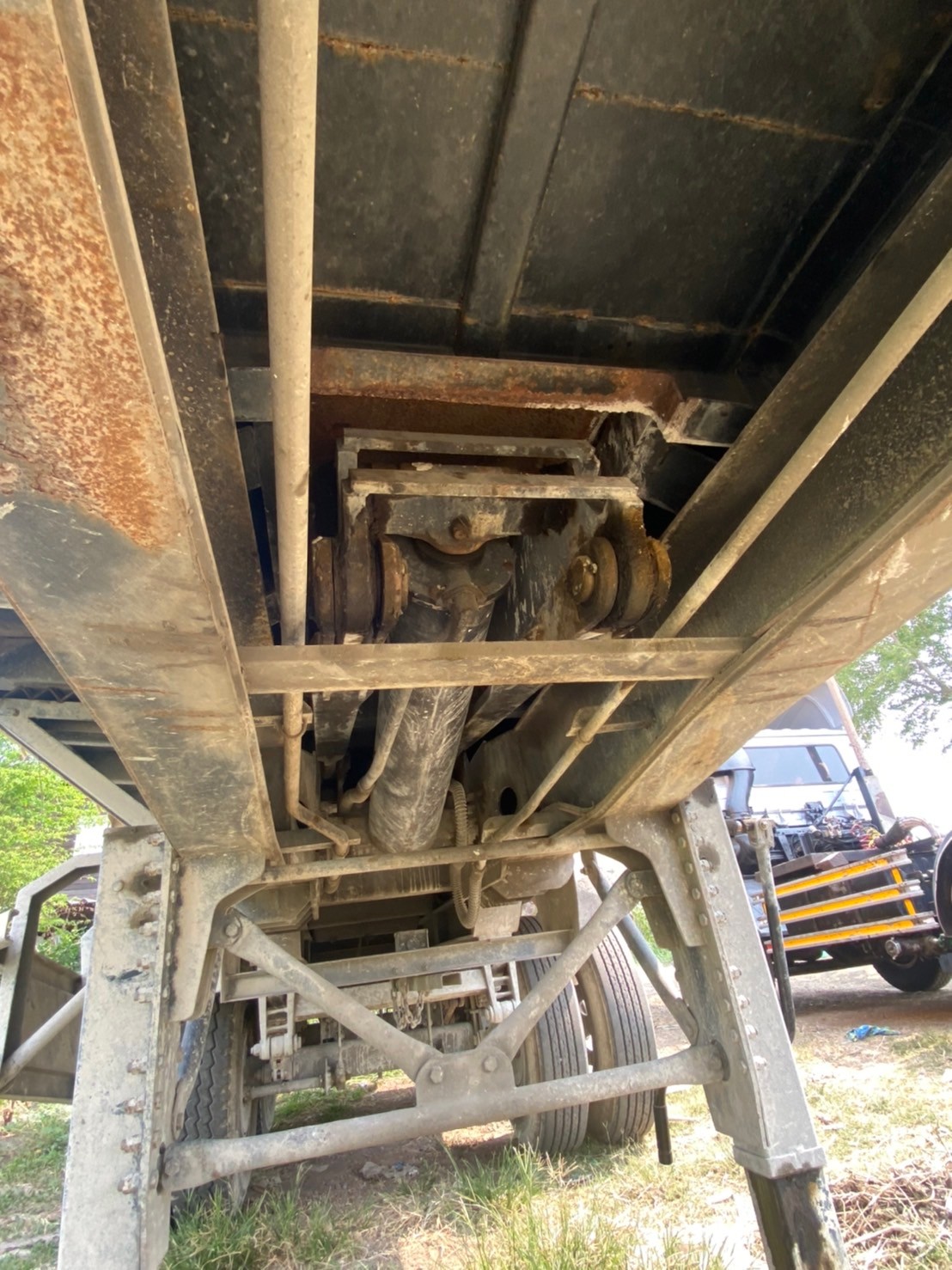 หางเซมิดั้ม2เพลา10น้อตปี2559สภาพพร้อมใช้ 380000