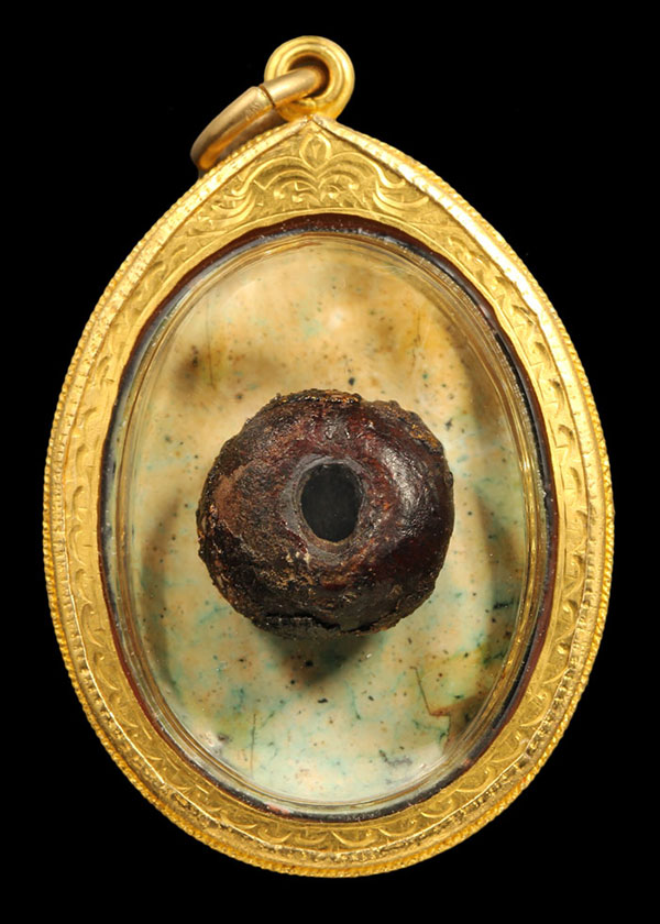 ล๊อคเก็ตฉากสี ปี33 หลวงปู่ทิมหลังแปะเม็ดประคำ สวยหายากสุดๆ เต็มสูตรเลี่ยมทองงานมือ สุโขทัย ยิงเม็ดไข่ปลา