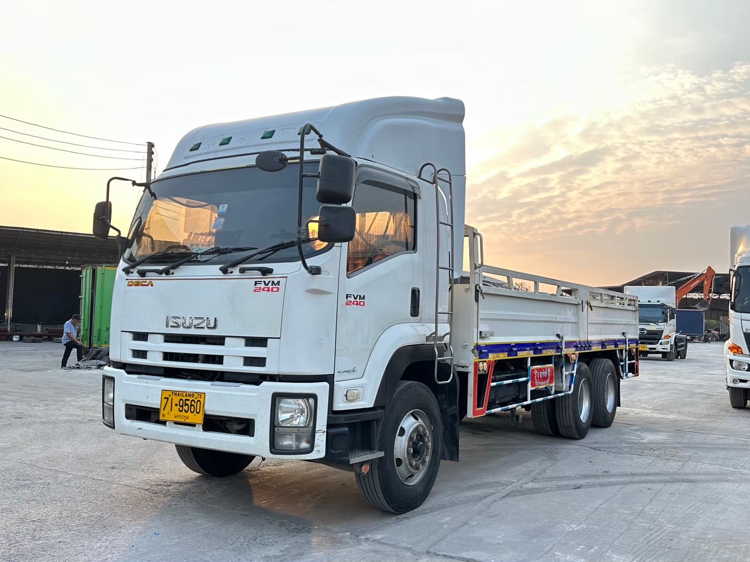 10ล้อคอกเตี้ยอีซูซุ FVM240Hp ปี2556 กระบะ7m 1.25ล.