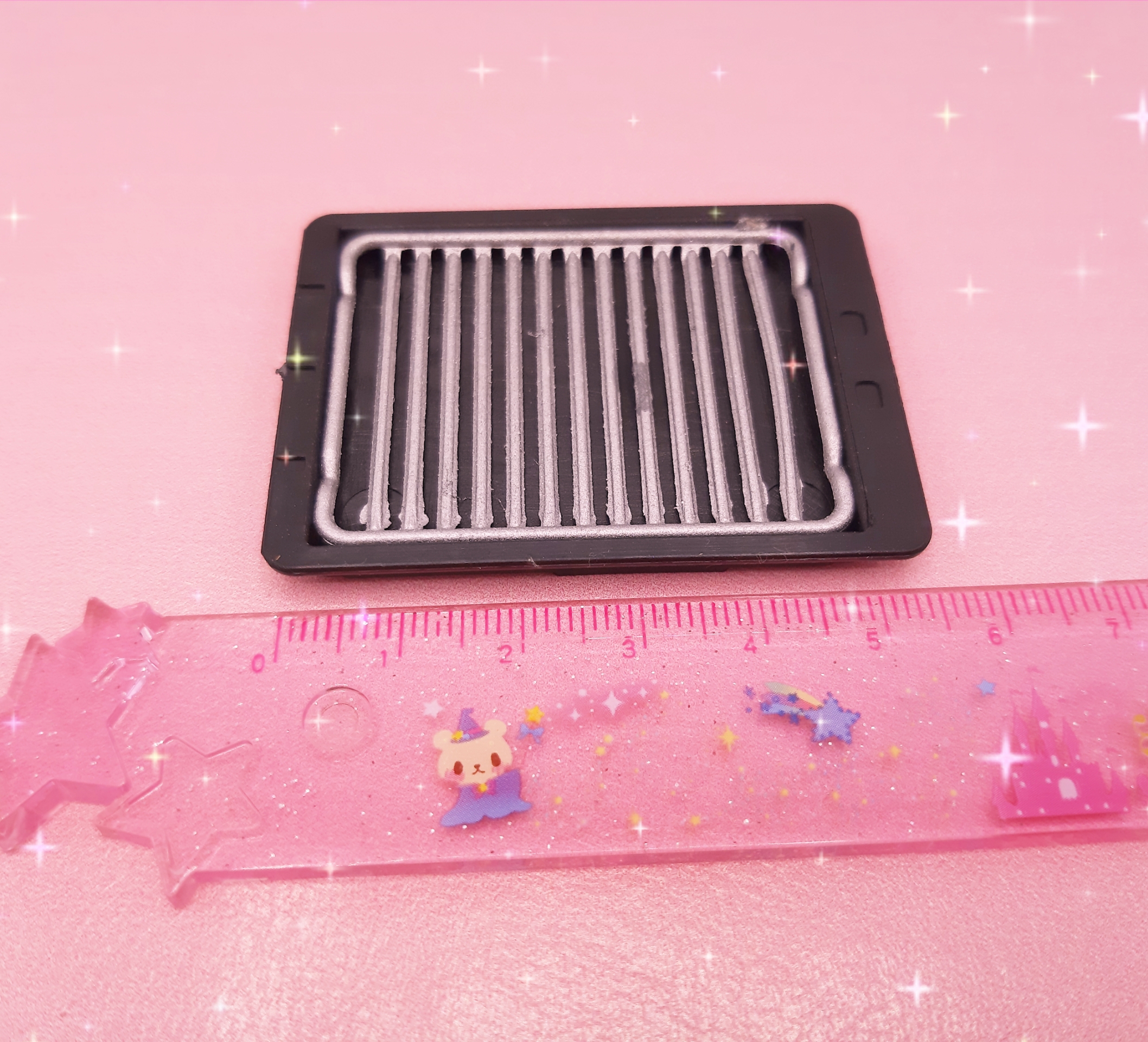 เตาปิ้งจิ๋วสำหรับตกแต่งงานปั้นดินจิ๋ว อาทิ ร้านลูกชิ้นจิ๋ว ร้านหมูปิ้งจิ๋ว ร้านหมูสะเต๊ะจิ๋ว เหมาะสำหรับงานดินปั้นอาหารจิ๋ว