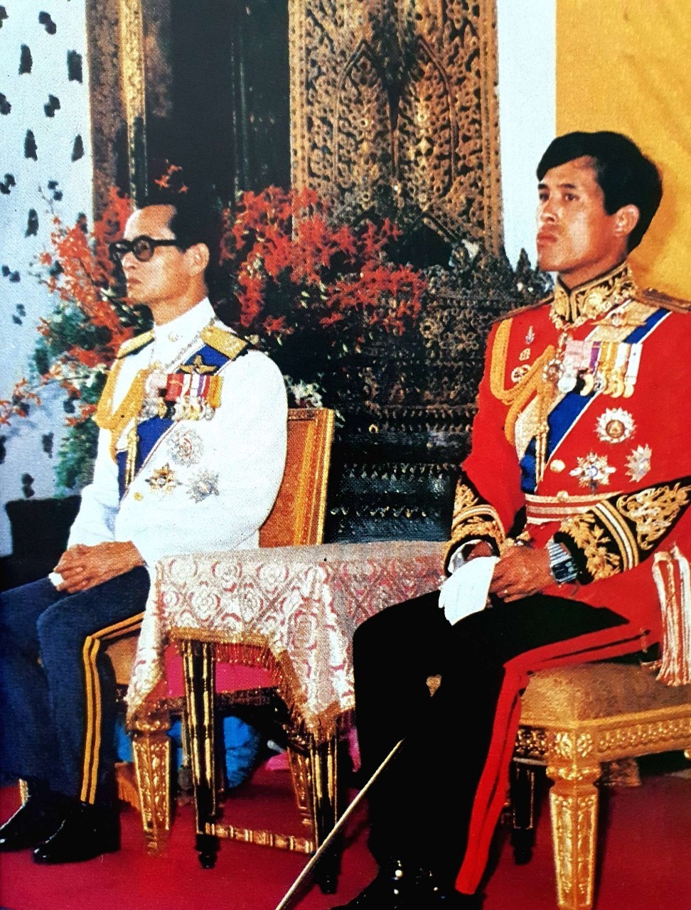 หนังสือ เครื่องราชอิสริยาภรณ์ อันเป็นที่เชิดชูยิ่ง ช้างเผือกอันมีเกียรติยศยิ่ง มงกุฎไทย