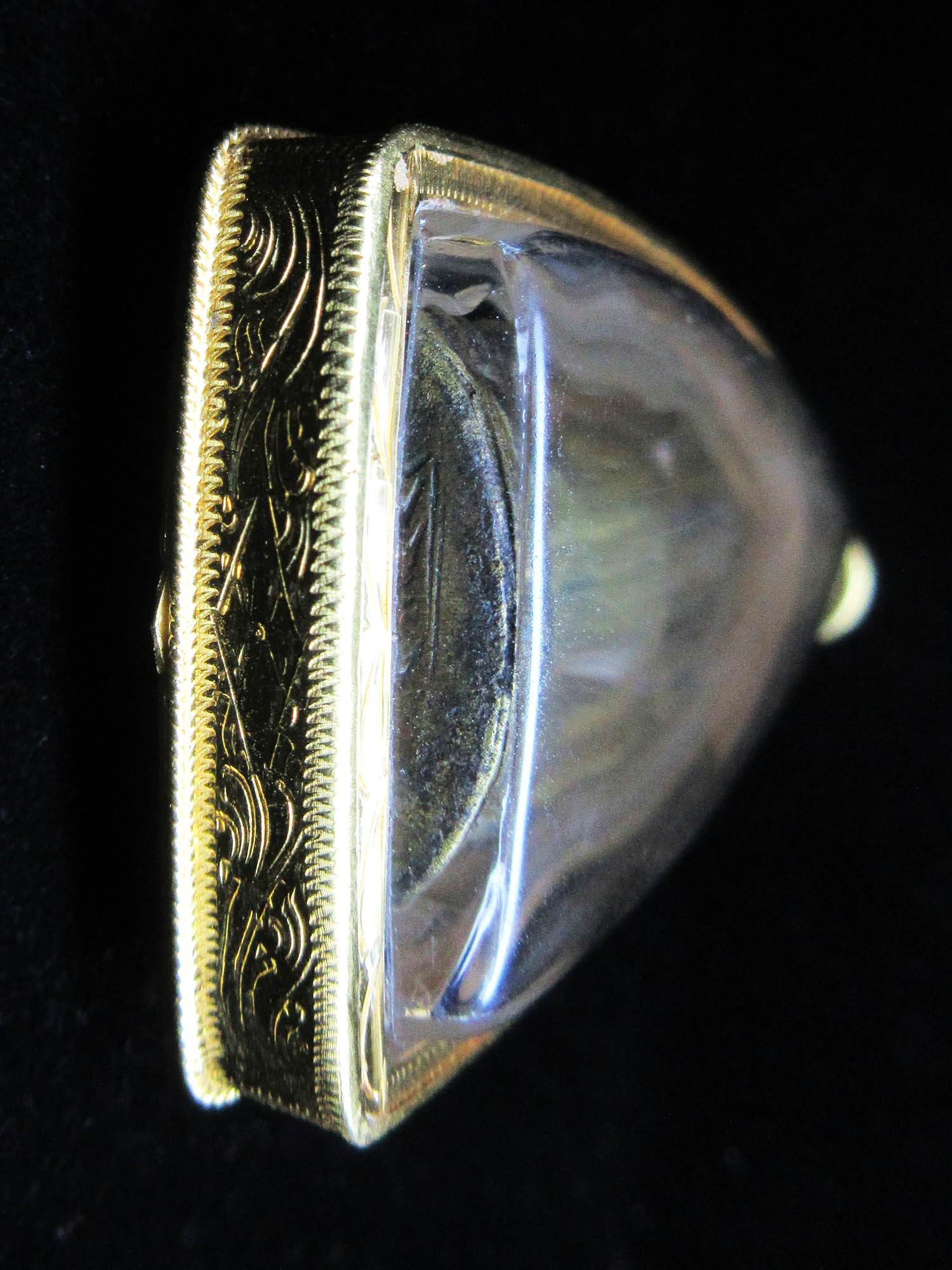 พระพุทธชินราชอินโดจีน ปี 2485 พิมพ์ B เลี่ยมทองหนาๆ พร้อมบูชา