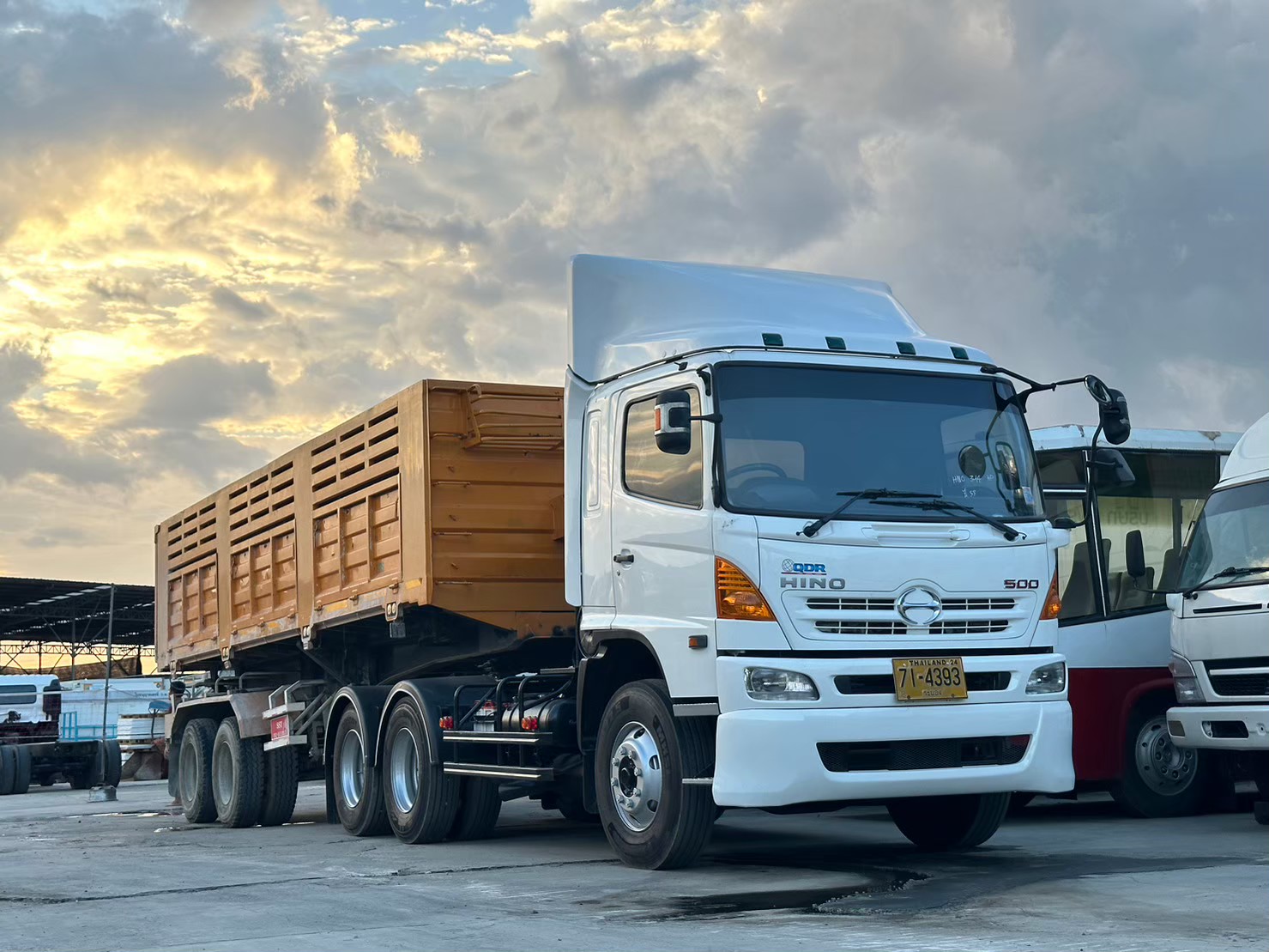 หางเซมิดั้ม2เพลา10น้อตปี2559สภาพพร้อมใช้ 380000