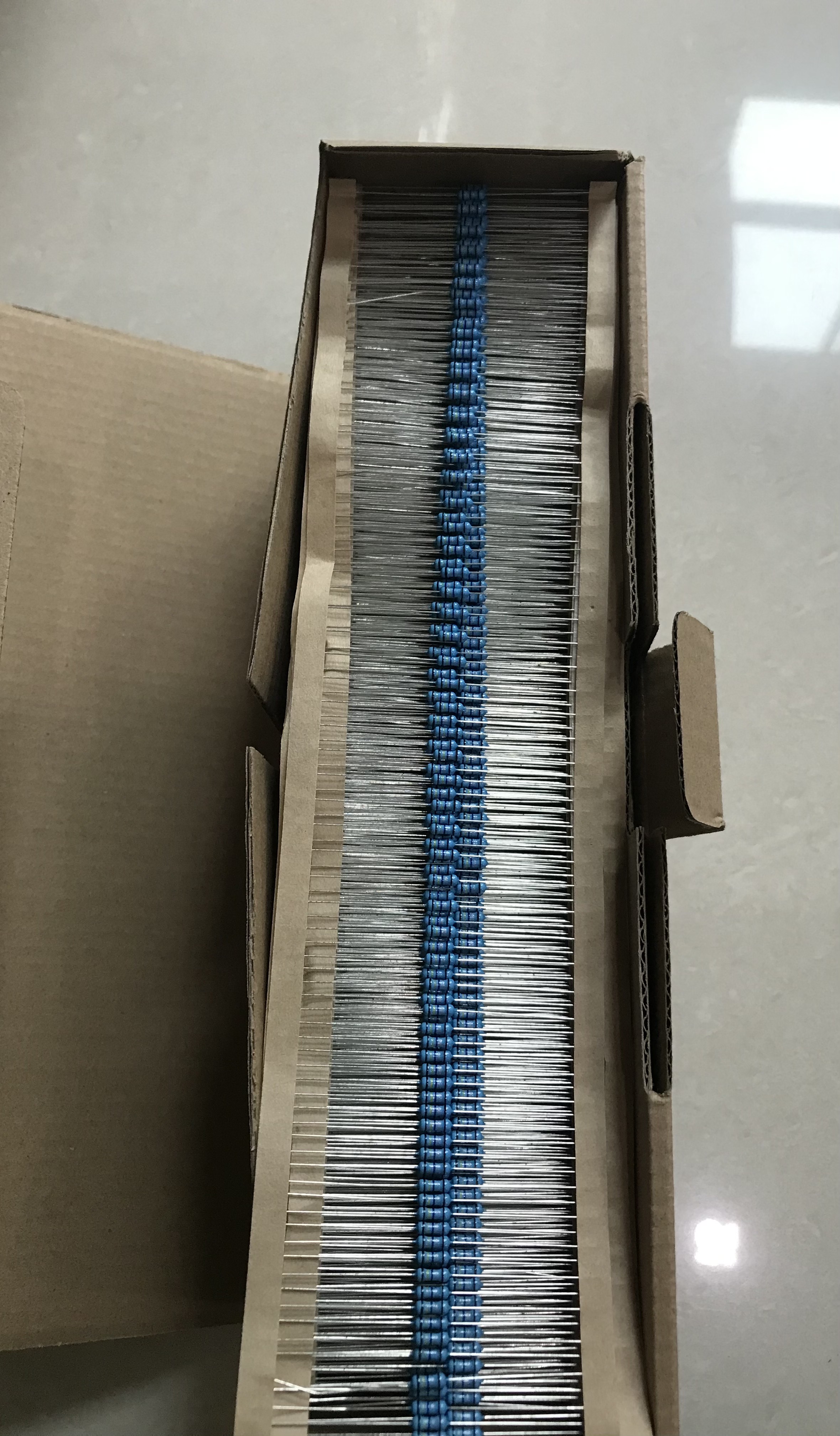 0.47R 1/4W 金属膜Metal Film 1% (1ชุดมี100ตัว)