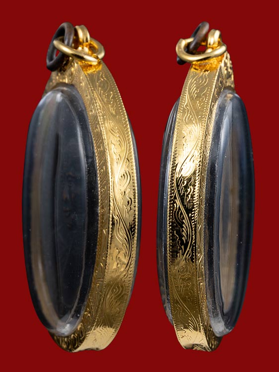 เหรียญหลวงพ่อแดง วัดเขาบันไดอิฐ รุ่นแซยิด พิมพ์หลัง ๗ เอียง เนื้อทองแดง ปี 2513 จ.เพชรบุรี เลี่ยมทอง 80% พร้อมบูชา