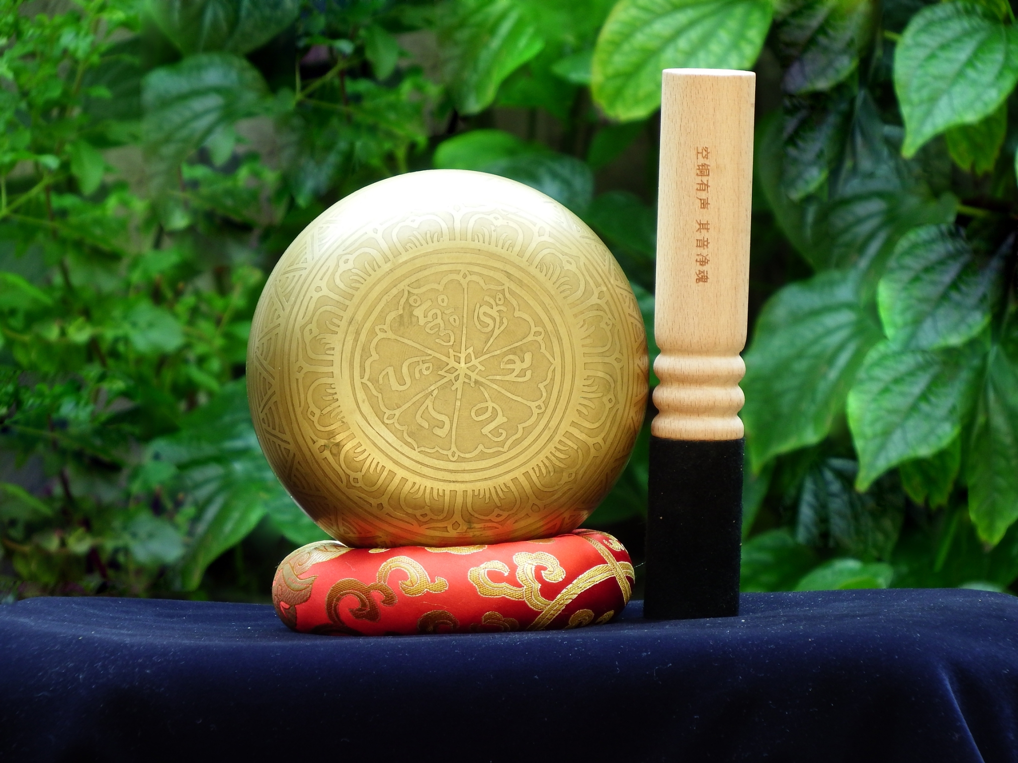 Tibetan Singing Bowl ขันทิเบต(ทองเหลืองรมดำ) งานทำมือโดยช่างฝีมือชาวเนปาล (12.5 cm.)