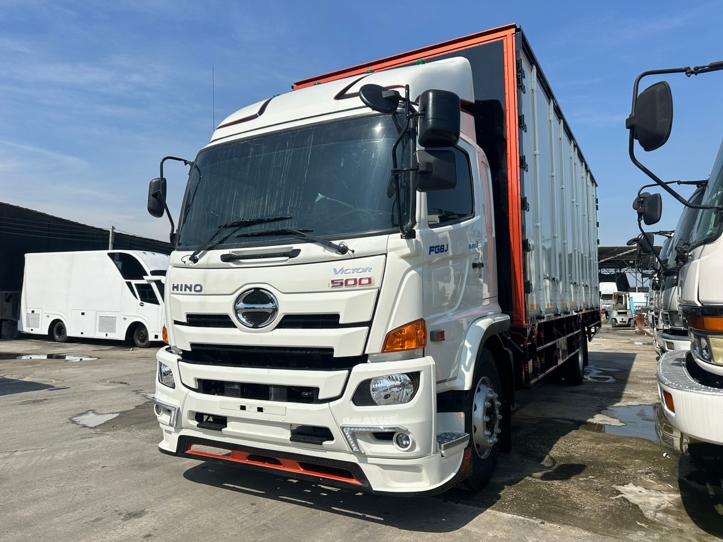 6ล้อตู้ทึบ7.6ม.วิคเตอร์HINO Victor FG8J 240แรง ปี2567 ย.7.6ก.2.46ส.2.6ม.1,610,000Pro1,580,000บ.