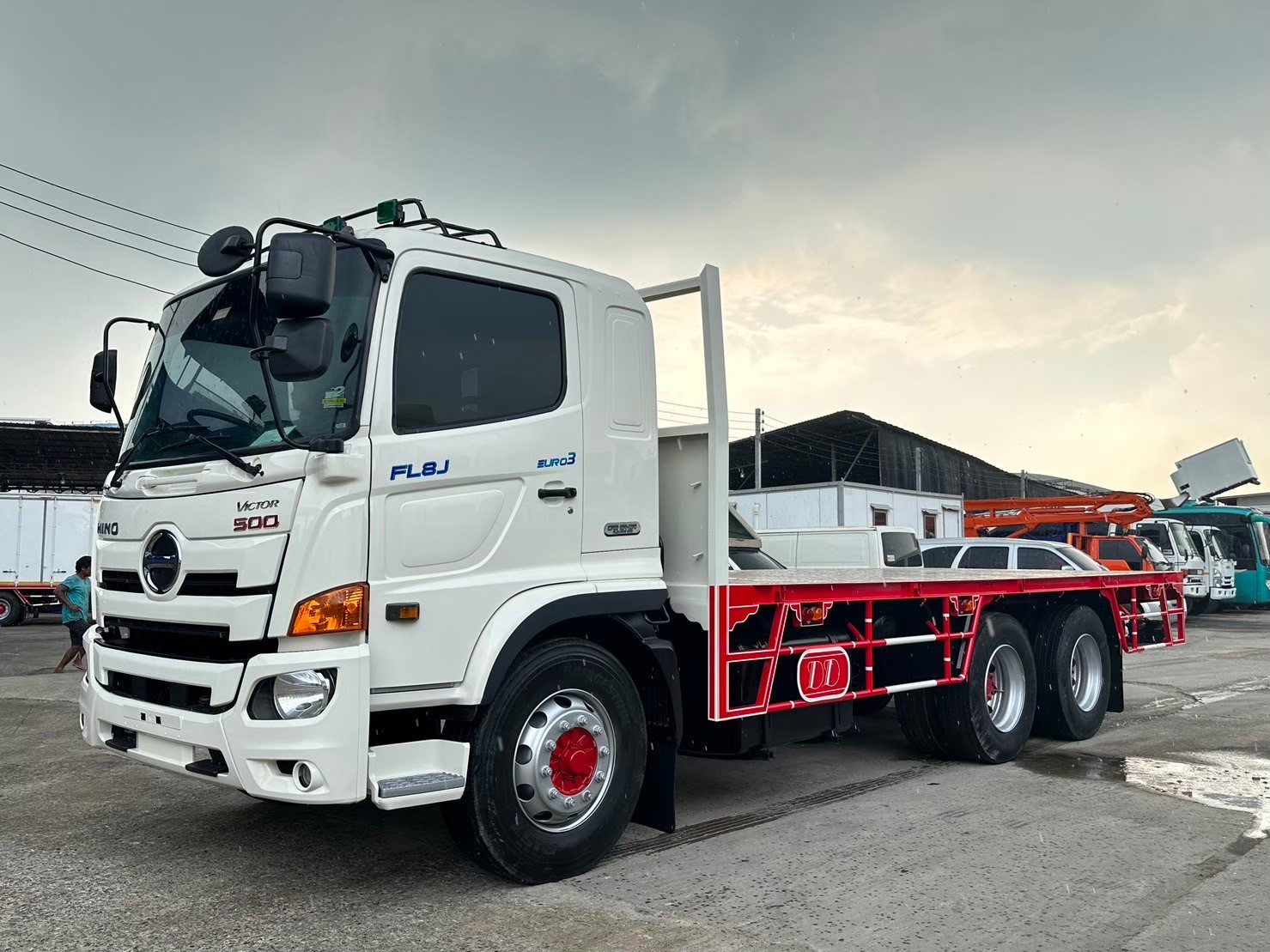 10ล้อพื้นเรียบ7.4 ม.FL8Jมี260แรงHINOปี59 เก็บงาน 1.75ล.4แสนโล