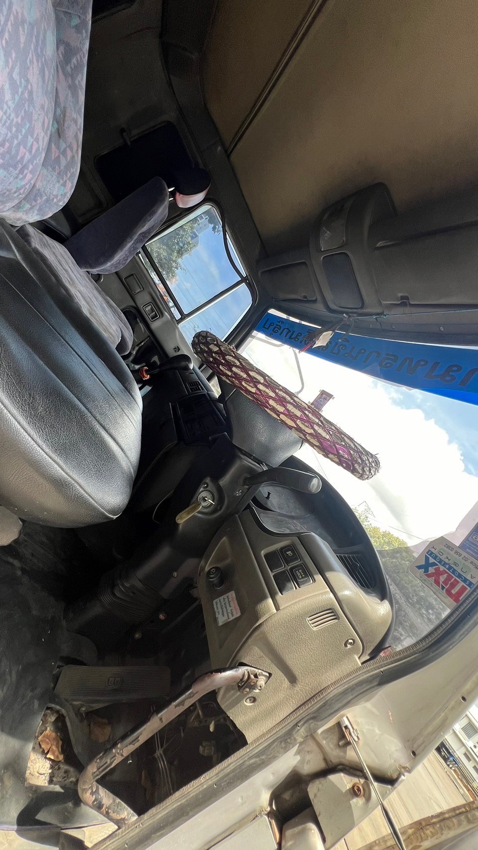 10ล้อหัวลากNISSAN UD 454 นิสสันยูดี 320แรงม้าปี2551 355,000 ขายตามสภาพไม่รับประกัน