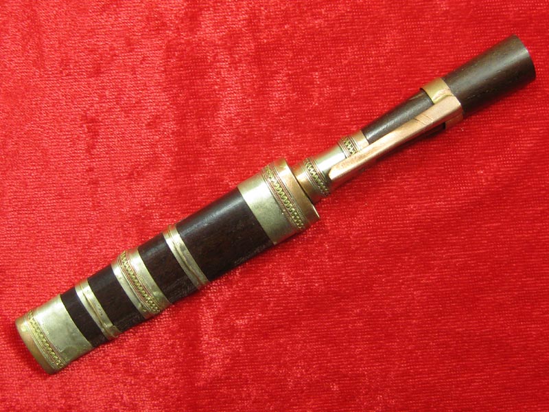 (17) มีดหมอหลวงพ่อคูณ วัดบ้านไร่ ปี 36 (ด้ามไม้ฝักไม้) ออกที่วัดประโดก อ.เมืองนครราชสีมา ปี 2536