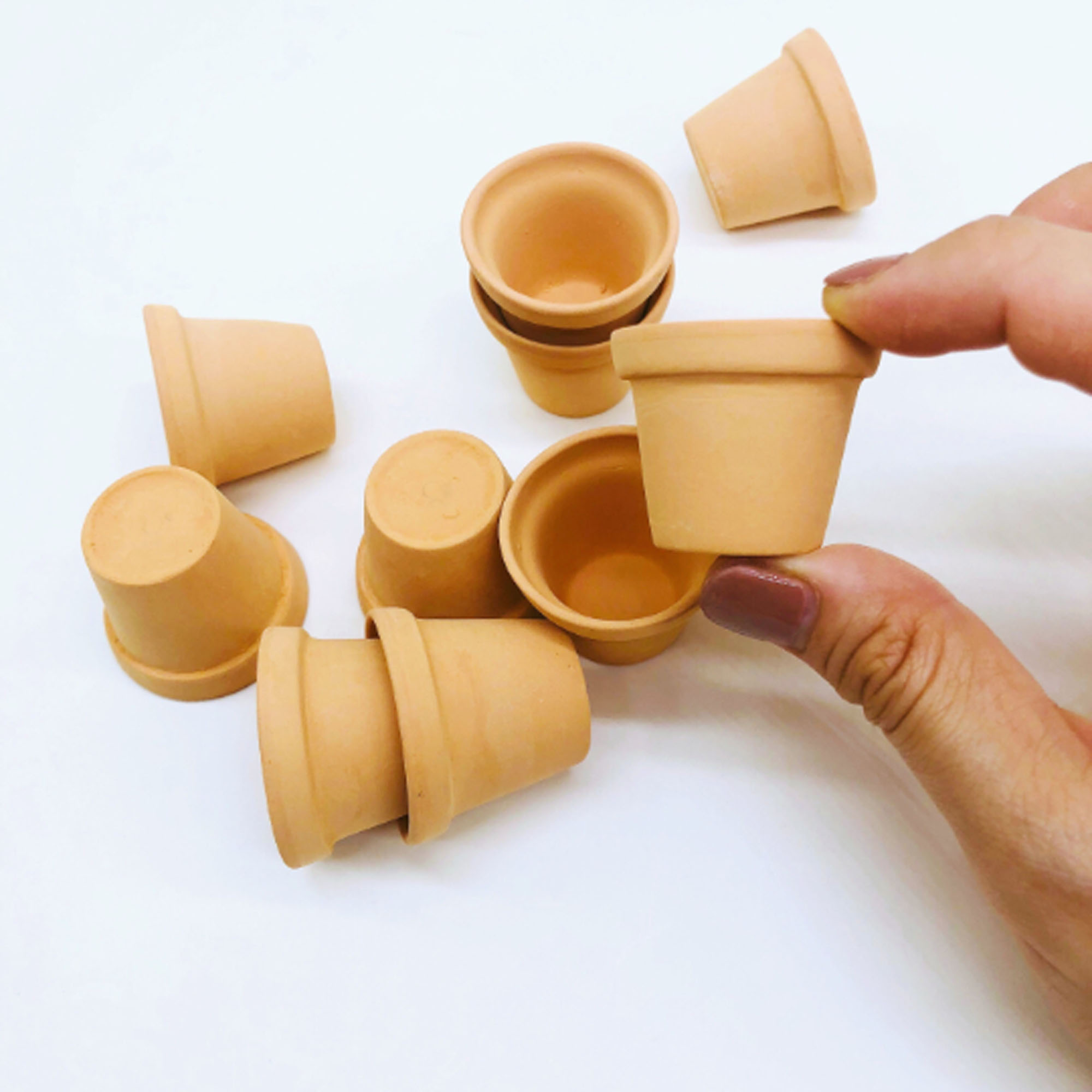 10 ชิ้น กระถางดินเผาจิ๋ว (สีอิฐ) size 3.5 x 3.0 cm