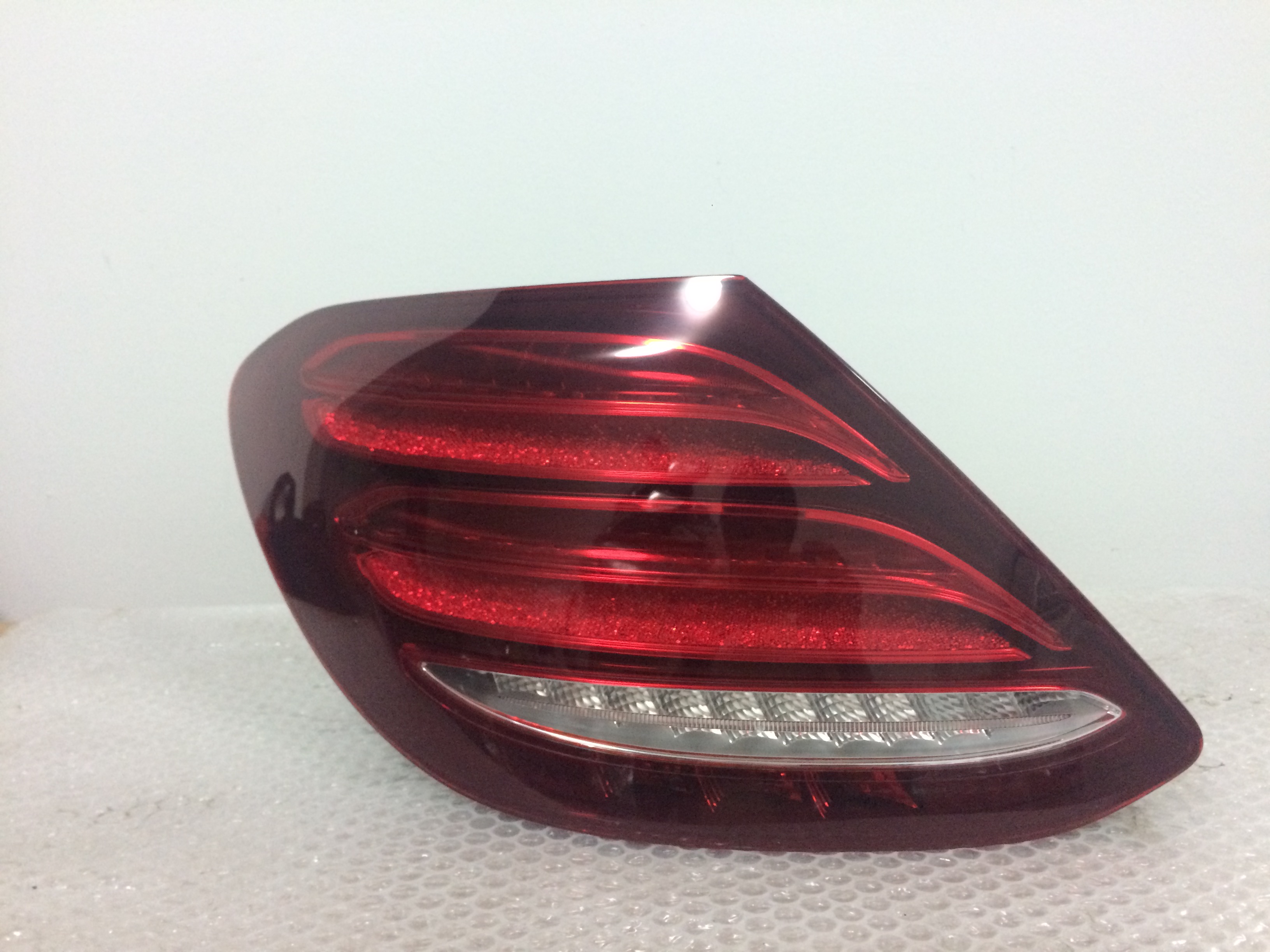 Rear light Benz E-class W213 H Q03 ZGS04 A2139067900 GB LH ด้านซ้าย
