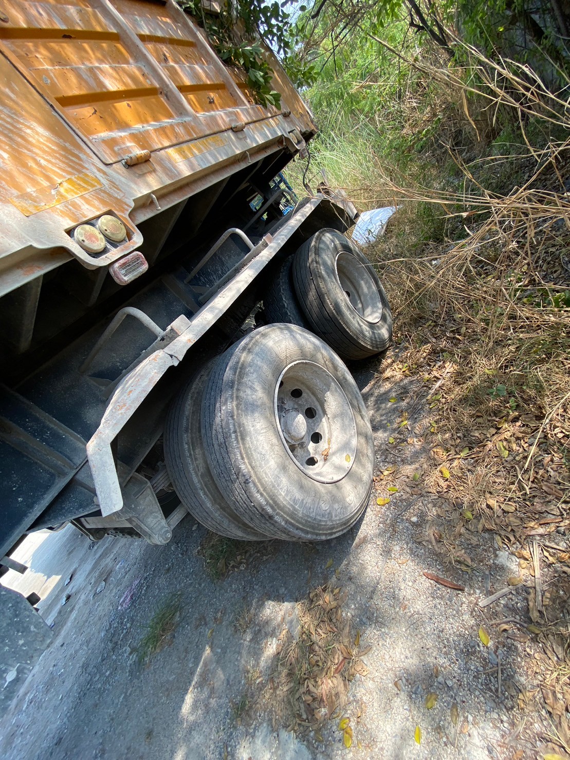 หางเซมิดั้ม2เพลา10น้อตปี2559สภาพพร้อมใช้ 380000