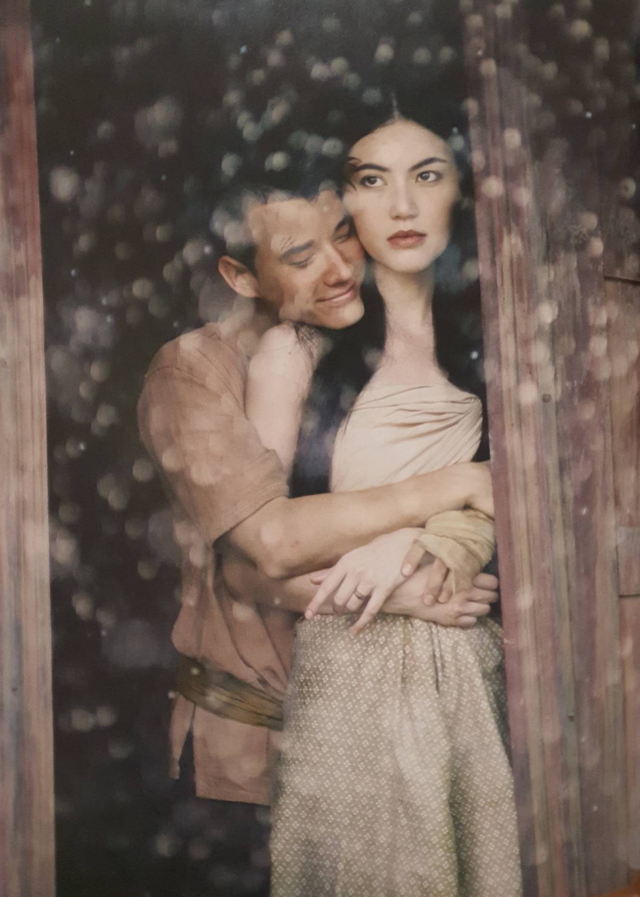 บทบันทึกช่วงเวลากว่าสองปี ที่ทั้งเหนื่อย ทั้งฮาเฮ กว่าจะมาเป็น "พี่มาก..พระโขนง : The Making of (ปกแข็ง)"