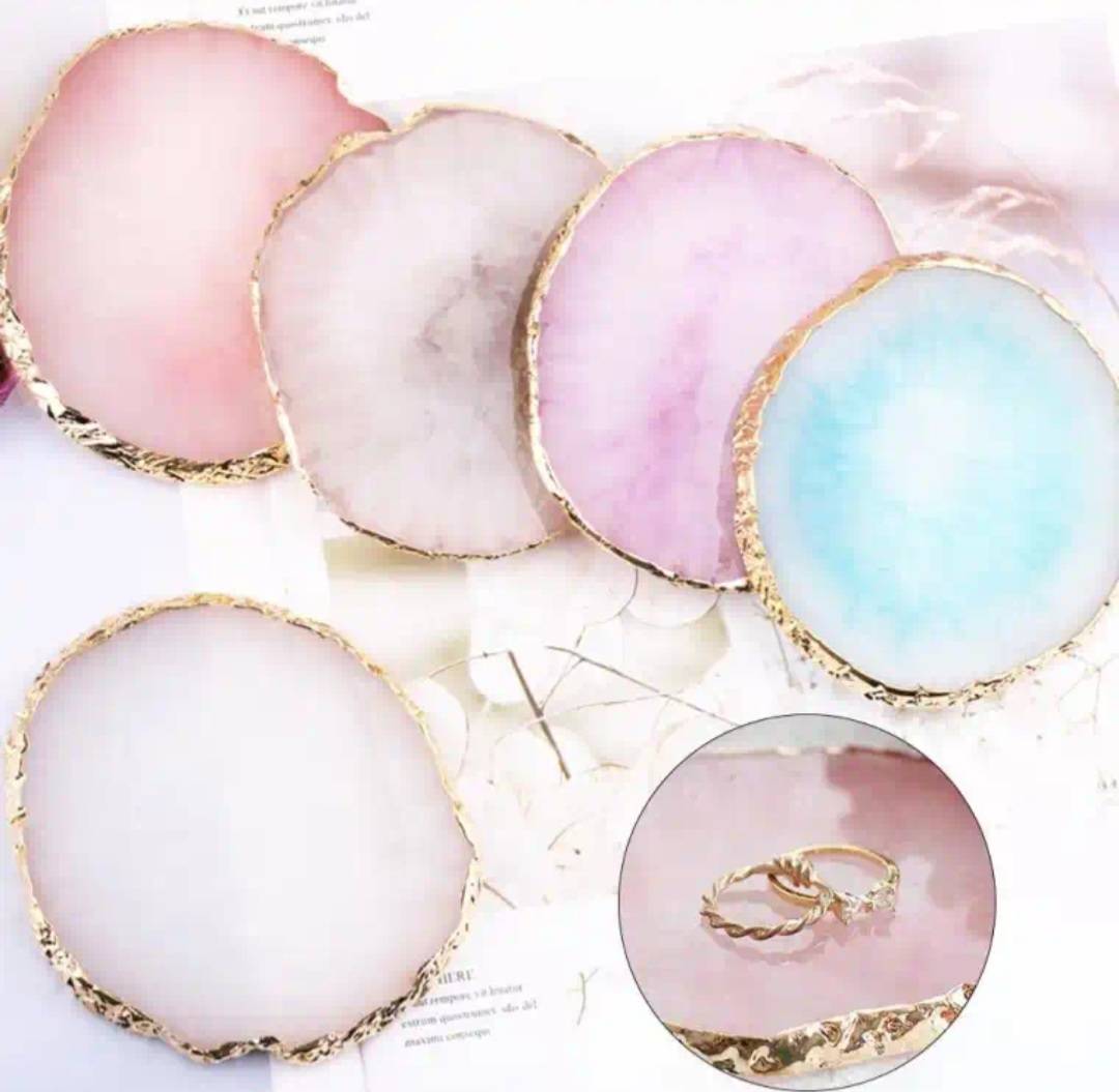 จานสีชมพูเพ้นท์เล็บคริสตัลอาเกตหินสีทองรอบขอบแตกตกแต่งโชว์เพ้นท์เล็บลายหินอ่อน