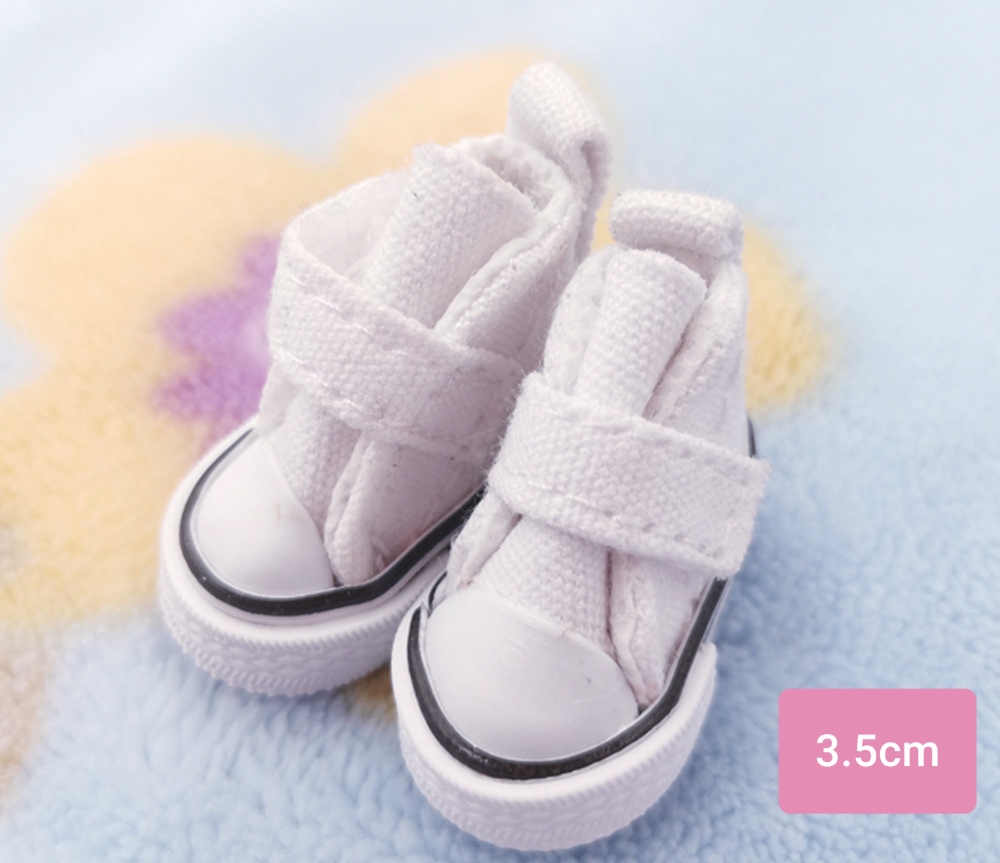 รองเท้าจิ๋วสีชมพูรองเท้าผ้าใบแบบติดเหมาะสำหรับนักสะสมของจิ๋วและนำไปใส่ให้น้องตุ๊กตา
