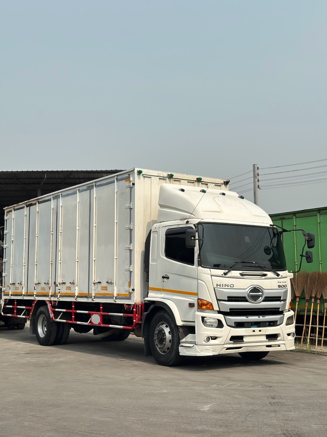 6ล้อตู้ทึบHINO Victor FG8J 240แรง ปี2560ก7.5ม. ราคาตามสภาพ990,000 เก็บงาน 1,250,000