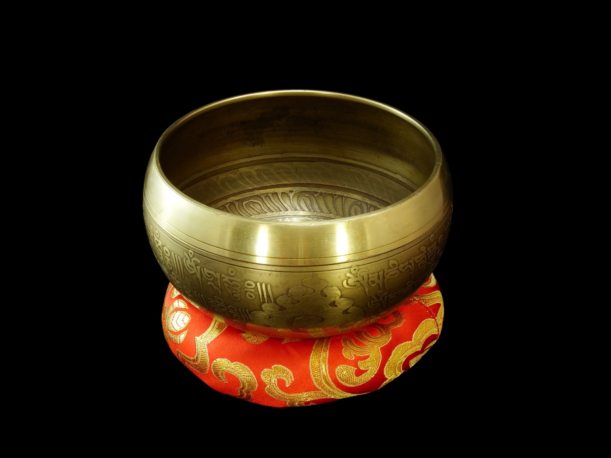 ขันทิเบต Tibetan Singing Bowl (ทองเหลือง) แกะสลักบทสวดหัวใจพระสูตร เสริมมงคลผู้บูชา ( 9.5 cm.)