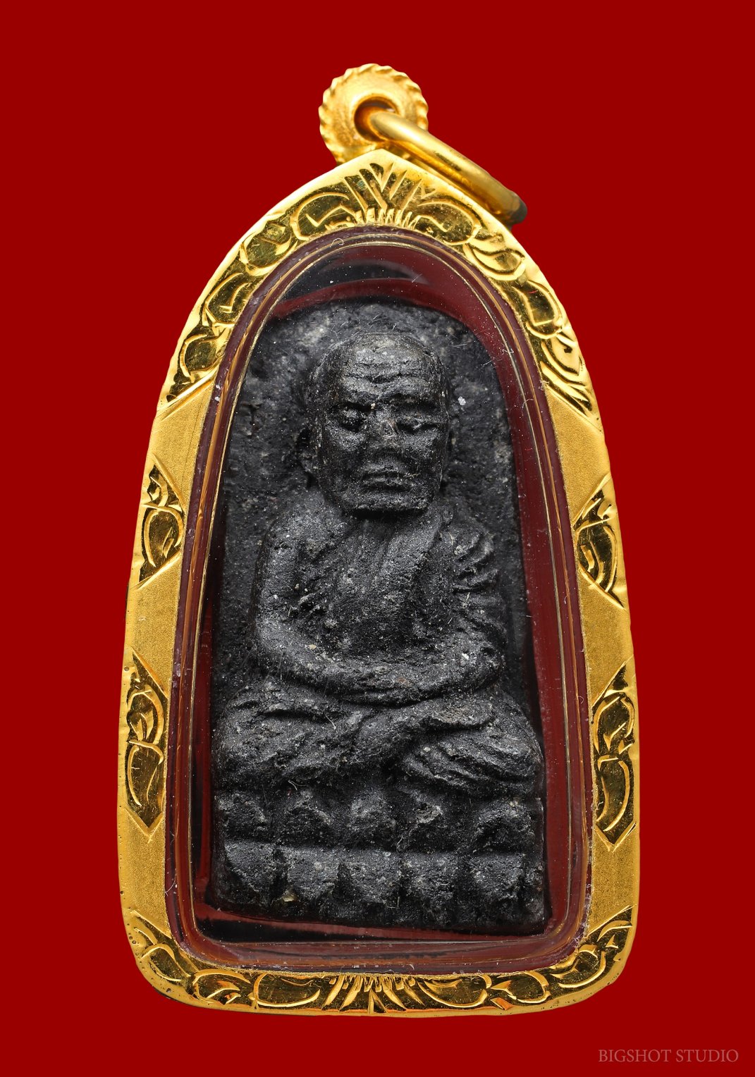 (2) หลวงปู่ทวด เนื้อว่าน ปี 24 พิมพ์พระรอด เลี่ยมทอง สภาพสวย