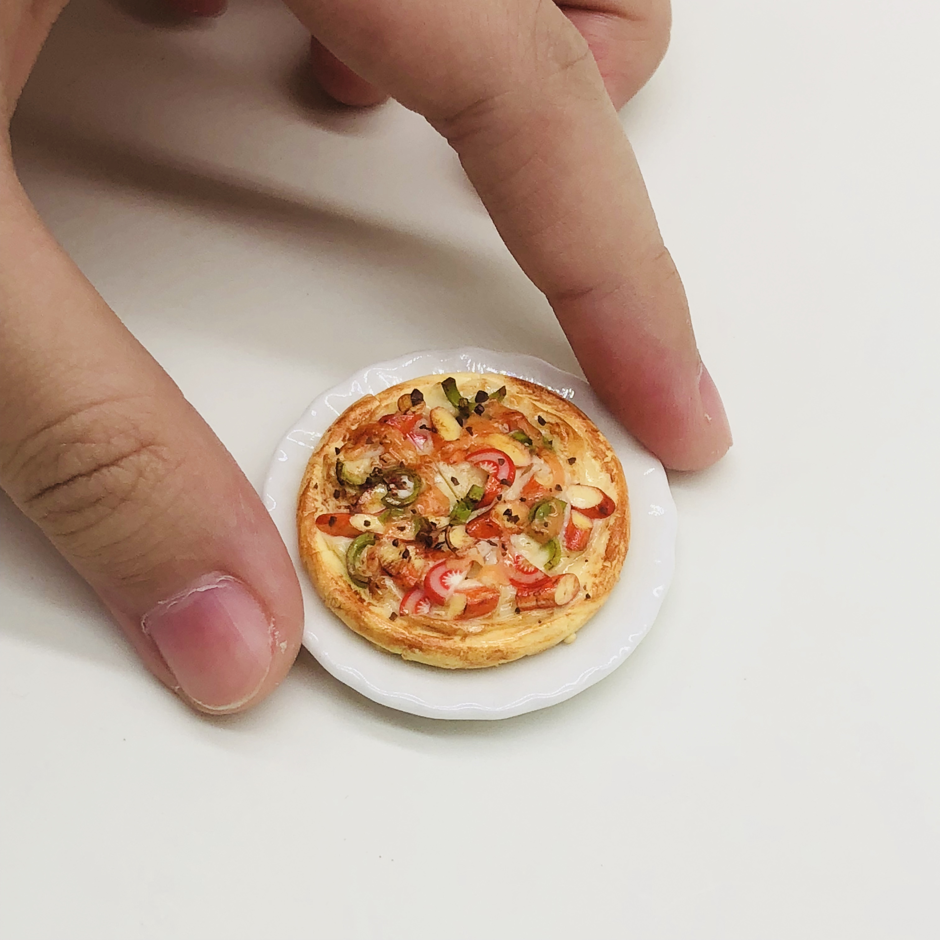 พิซซ่าจิ๋ว พร้อมถาดเซรามิคสีขาว