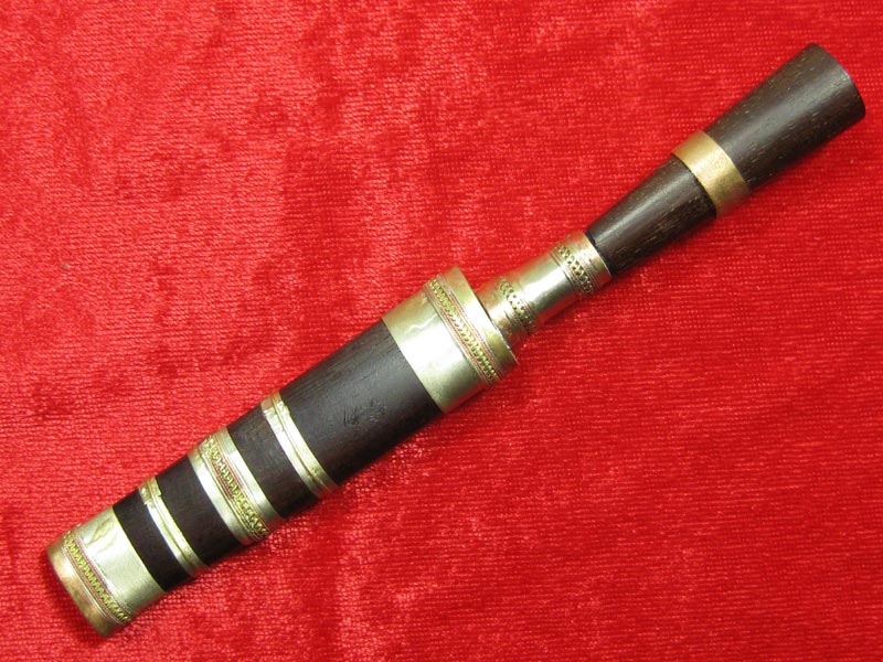 (7) มีดหมอหลวงพ่อคูณ วัดบ้านไร่ ปี 36 (ด้ามไม้ฝักไม้) ออกที่วัดประโดก อ.เมืองนครราชสีมา ปี 2536