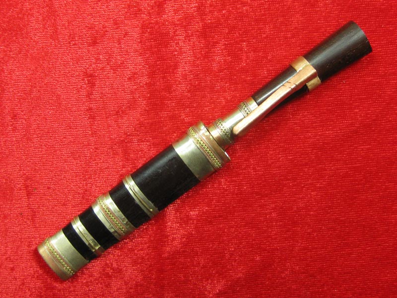 (16) มีดหมอหลวงพ่อคูณ วัดบ้านไร่ ปี 36 (ด้ามไม้ฝักไม้) ออกที่วัดประโดก อ.เมืองนครราชสีมา ปี 2536