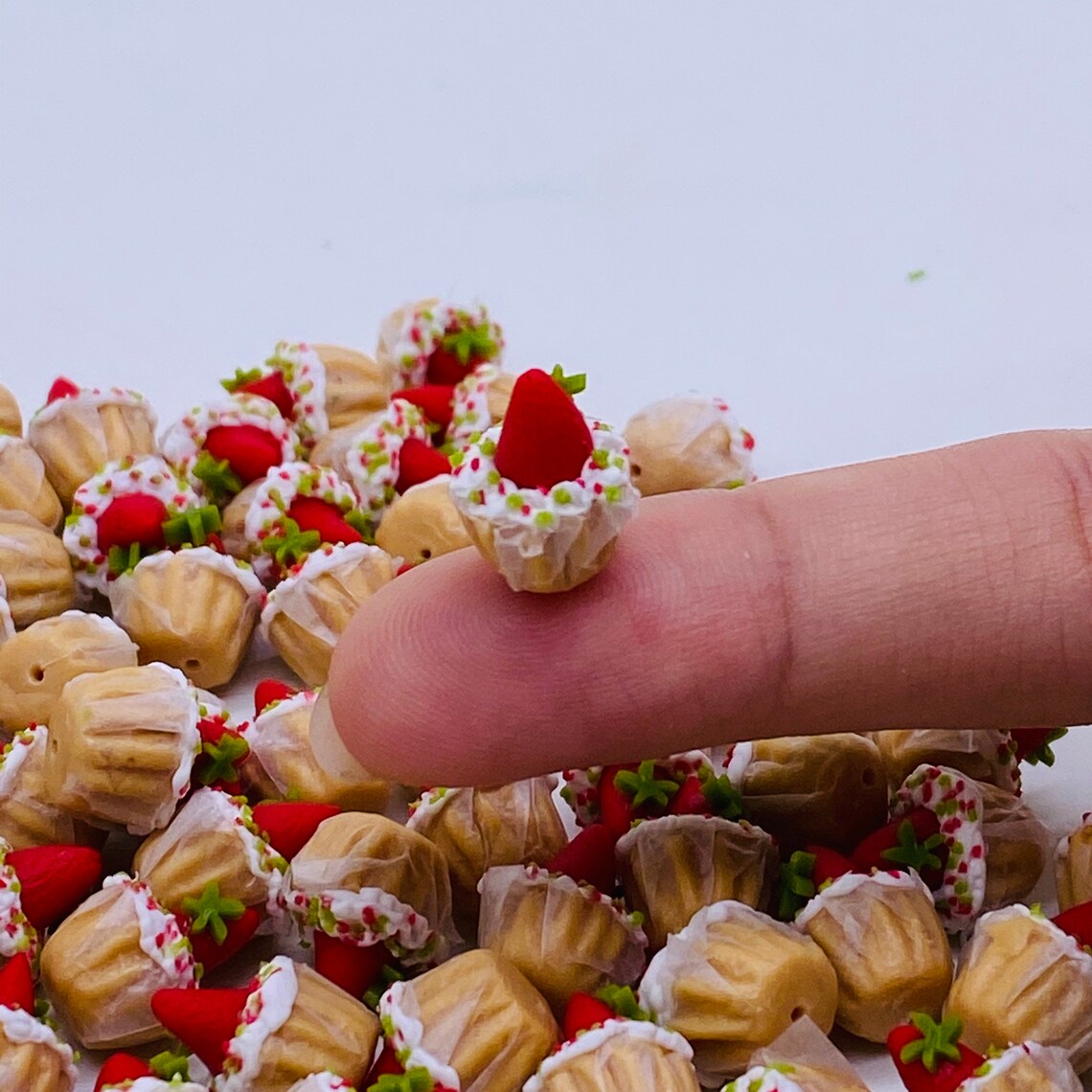 10 pieces Miniature Cupcake (Fake Food) ทำจากดินปั้น อาหารปลอม ขนมปลอม