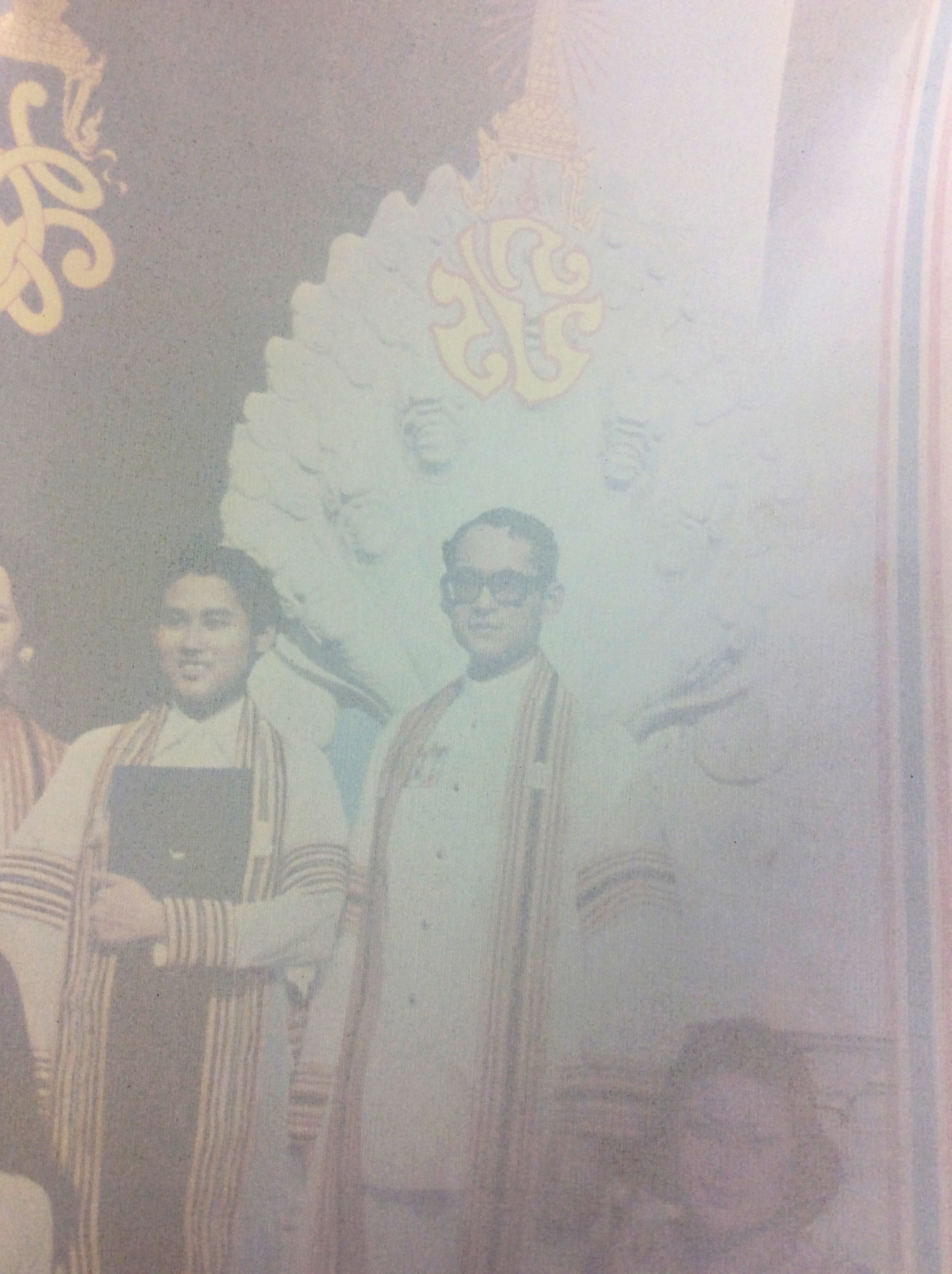 พระบรมฉายาลักษณ์ รัชกาลที่ 9 พระบรมราชินีนาถและพระบรมวงศานุวงศ์ทรงชุดครุยจุฬา รูปหายาก รูปสะสม สิ่งพิมพ์เก่า