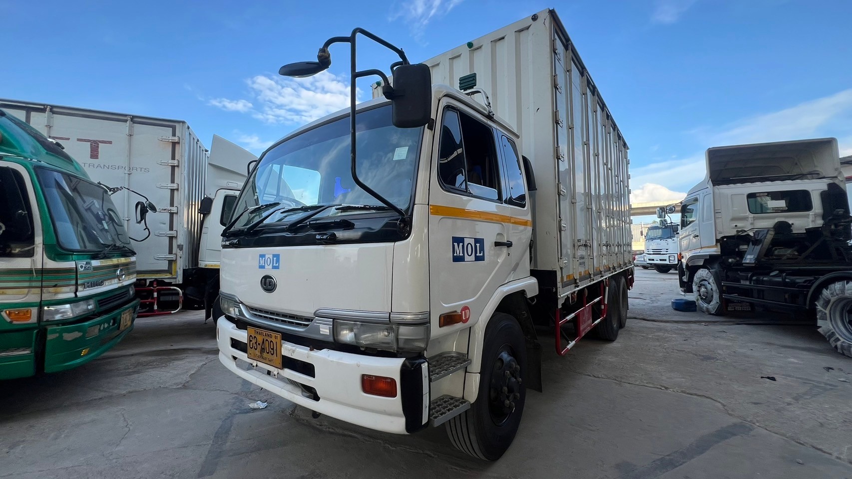 10ล้อตู้ทึบ10บาน6.2ม.NISSANนิสสันยูดี 254 แรงม้าปี48ตามสภาพ350,000บ4091มี3คัน(A)