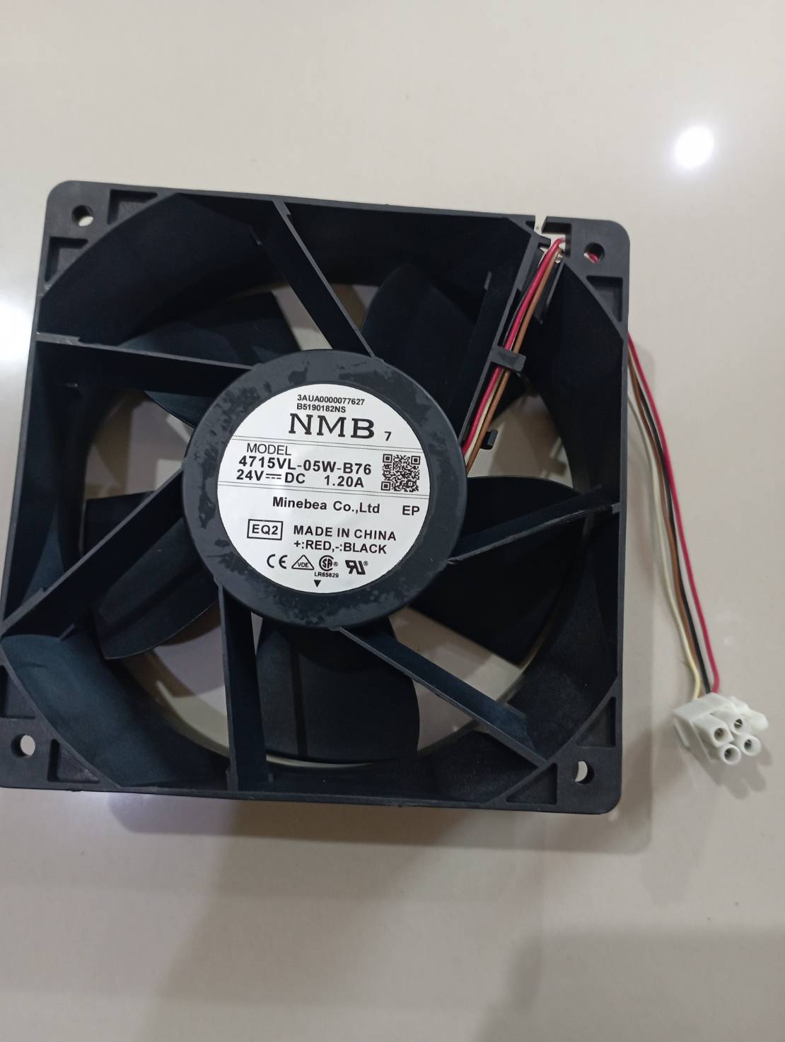 4715VL-05W-B76 พัดลม
