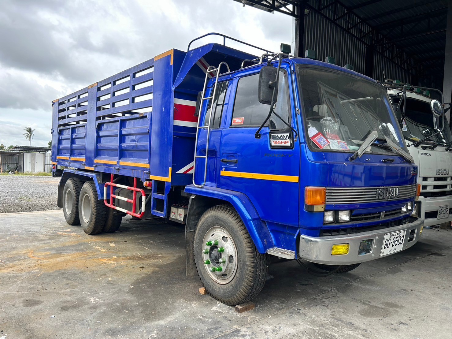 10ล้อร้อคกี้ดั้มยาว ม.ISUZU175-195แรง ปี25-- เพลาเดียวยางใหม่พร้อมใช้สวยๆ350,000บ.สด