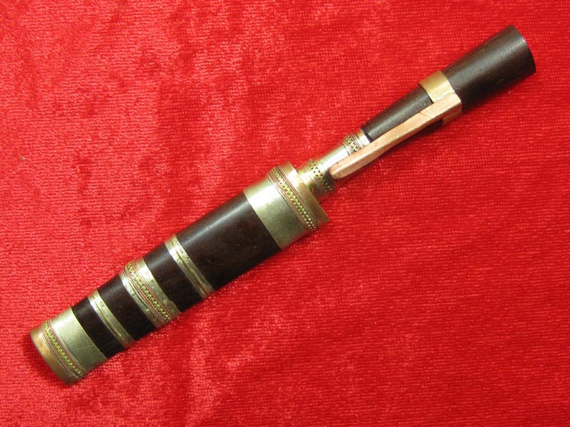 (7) มีดหมอหลวงพ่อคูณ วัดบ้านไร่ ปี 36 (ด้ามไม้ฝักไม้) ออกที่วัดประโดก อ.เมืองนครราชสีมา ปี 2536