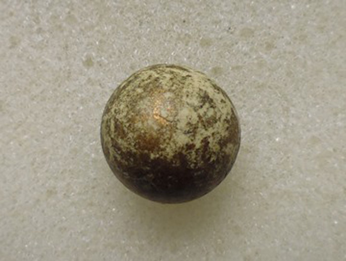 (8) ลูกอมผงพลายหลวงปู่ทิม บรอนด์วานิชย์ 1.5 ซ.ม. ยุคต้น เลี่ยมทองกันน้ำพร้อมบูชา