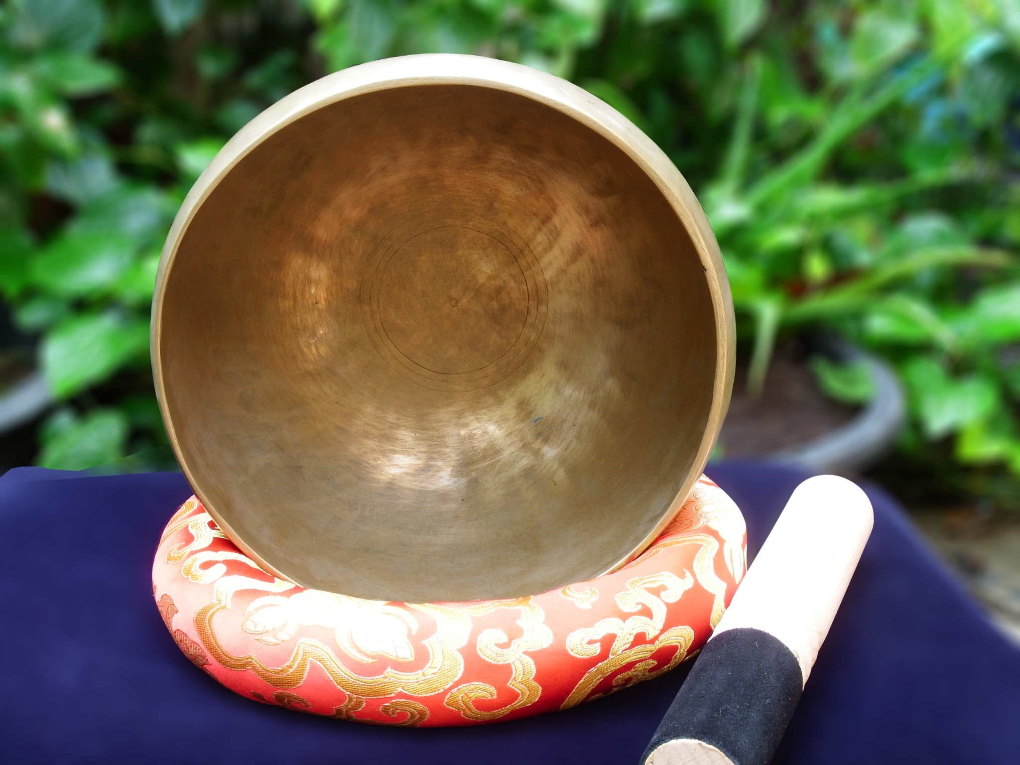 Tibetan Singing Bowl ขันทิเบต(ทองเหลือง) งานทำมือโดยช่างฝีมือชาวเนปาล (17.5 cm.)