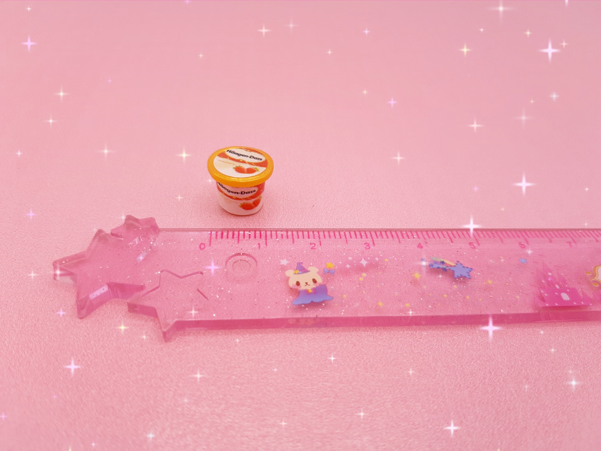 ไอติมจิ๋วไอศครีมจิ๋วจำลองแบบถ้วยรสสตอเบอรี่สำหรับนักสะสมของจิ๋ว งานตกแต่ง ของจิ๋วและเป็นพร็อพสำหรับตุ๊กตาต่างๆ